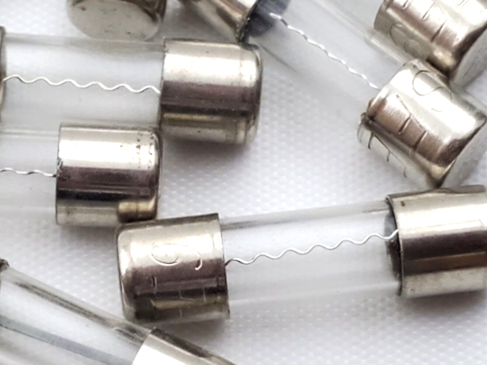 Lot of 10 Littelfuse SFE9 32V 9 Amp Fast Acting Automotive Glass Fuses 1/4 x 7/8