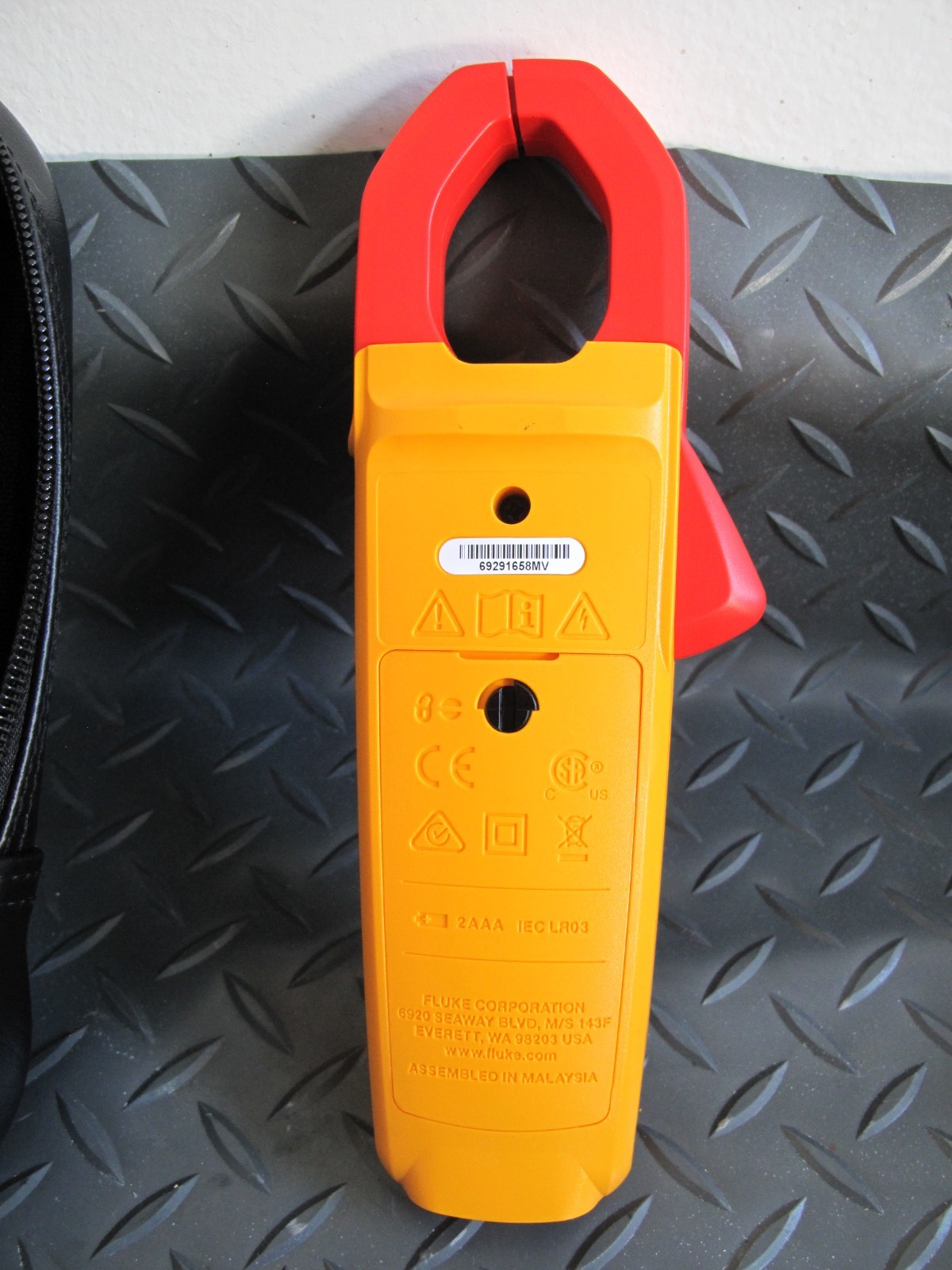Nice Fluke 323 true rms digital clamp meter volt ohms tester & leads & case