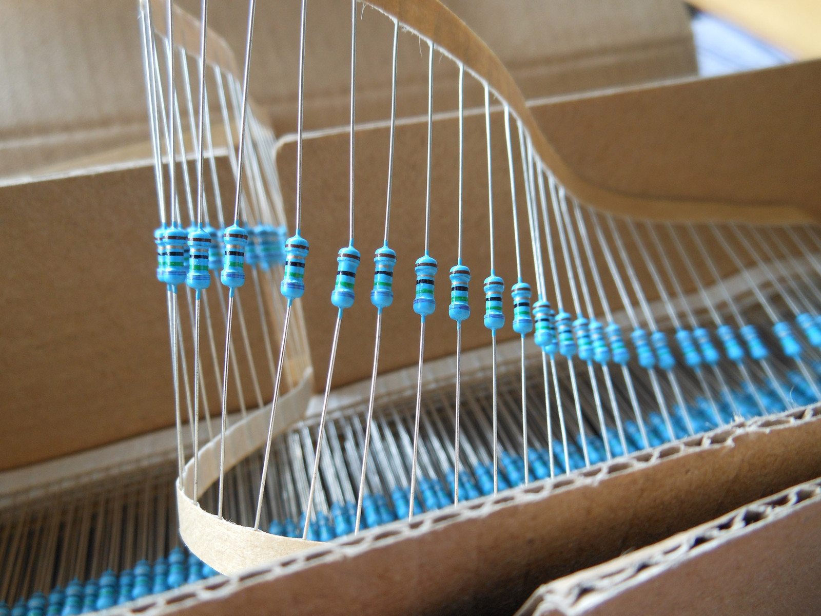 200pcs 1~1000Ω Ohm 1-1000R Metal Film Resistors 1/4W 0.25W 1% Tolerance
