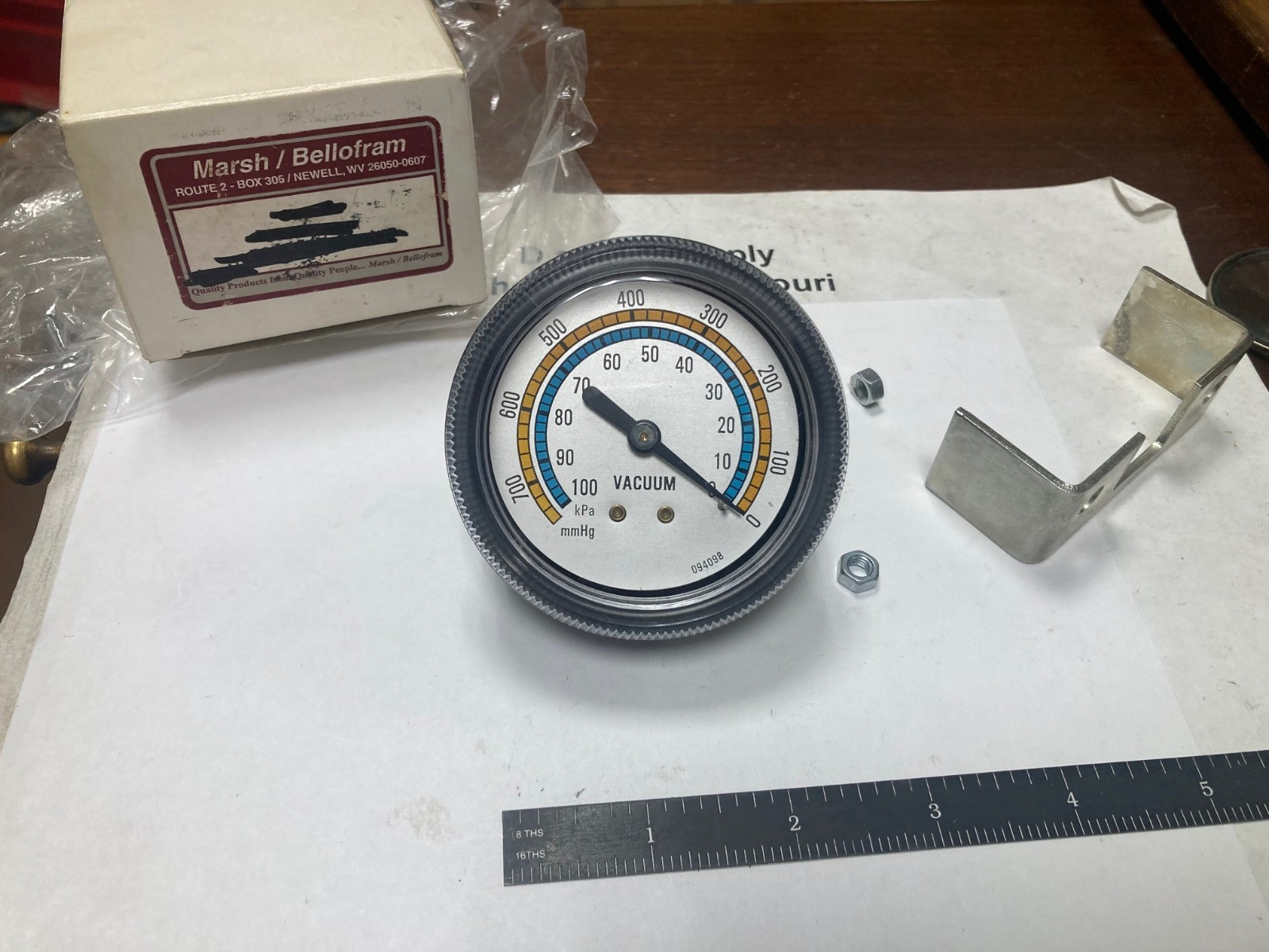 Unknown Brand 2-1/2″ Vacuum Gauge, 0-100 kPa, 0 – 760 mmHg, Back Mount, NOS