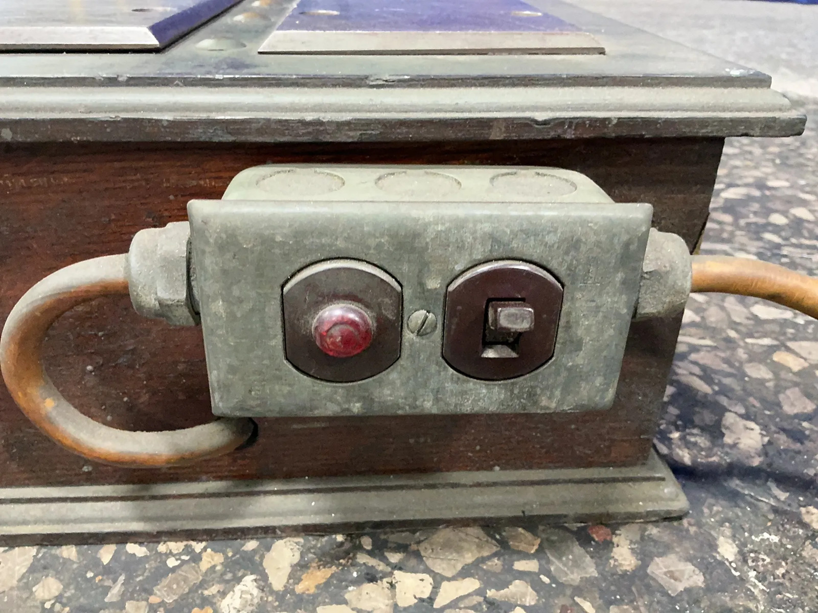 THE TAFT-PEIRCE MANUFACTURING COMPANY SURFACE DEMAGNITIZER