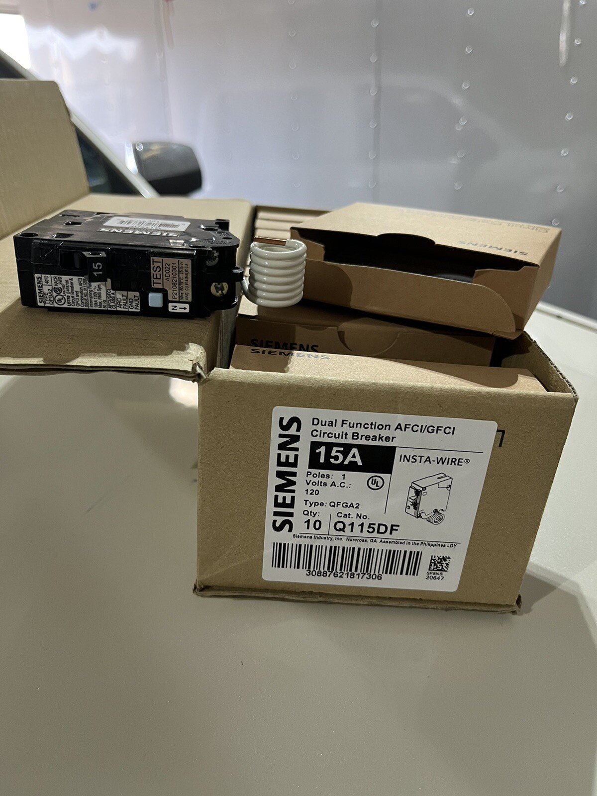 10 Siemens Q115DFN 15A 120V Plug-In Circuit Breaker