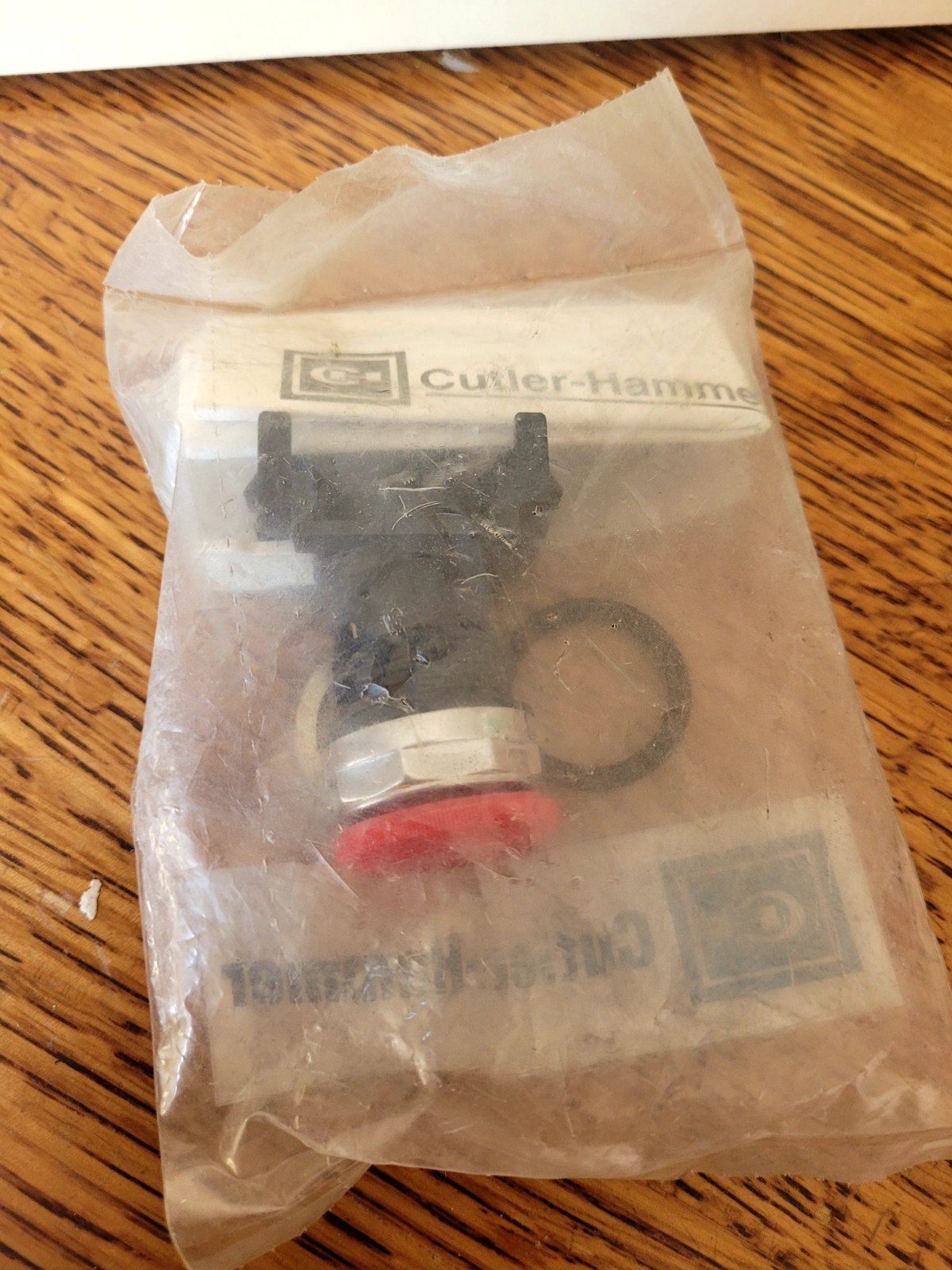 Cutler-Hammer E22ML2 Mushroom Head Push Button