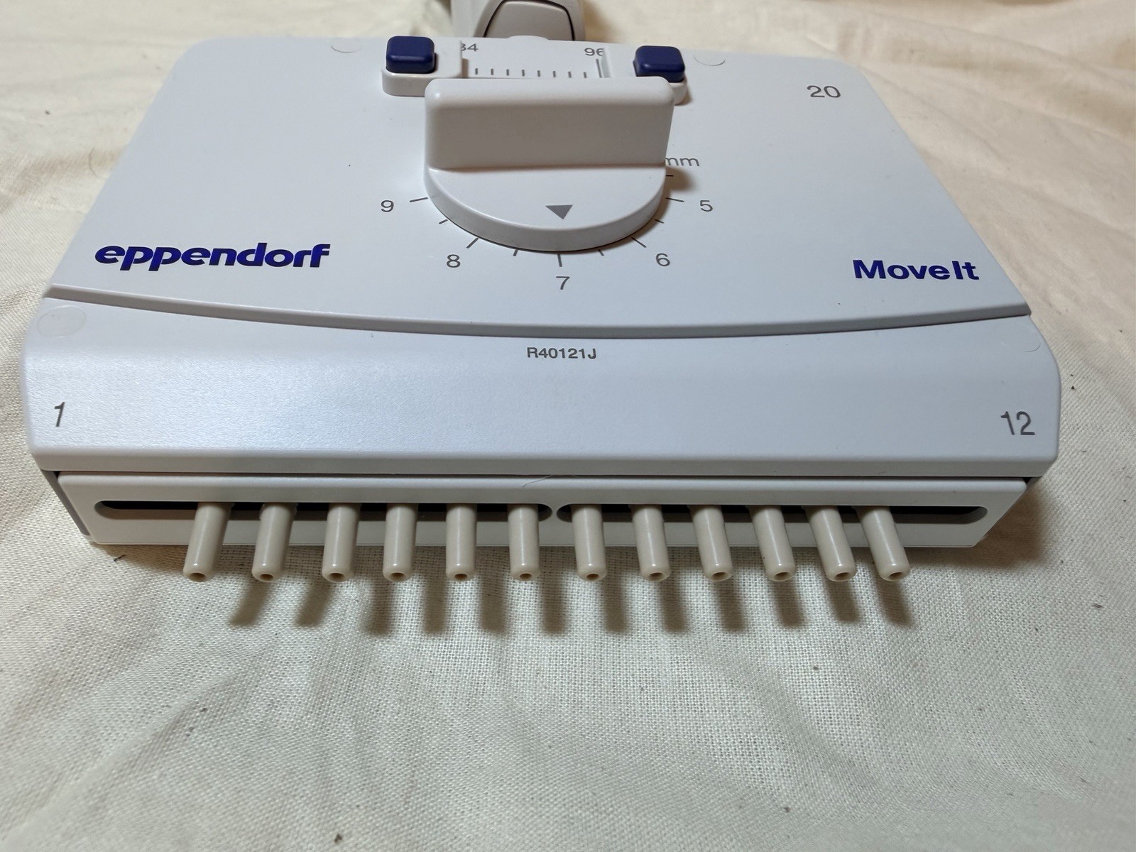 Eppendorf Xplorer Plus Move It Adjustable 12 Multichannel Pipette