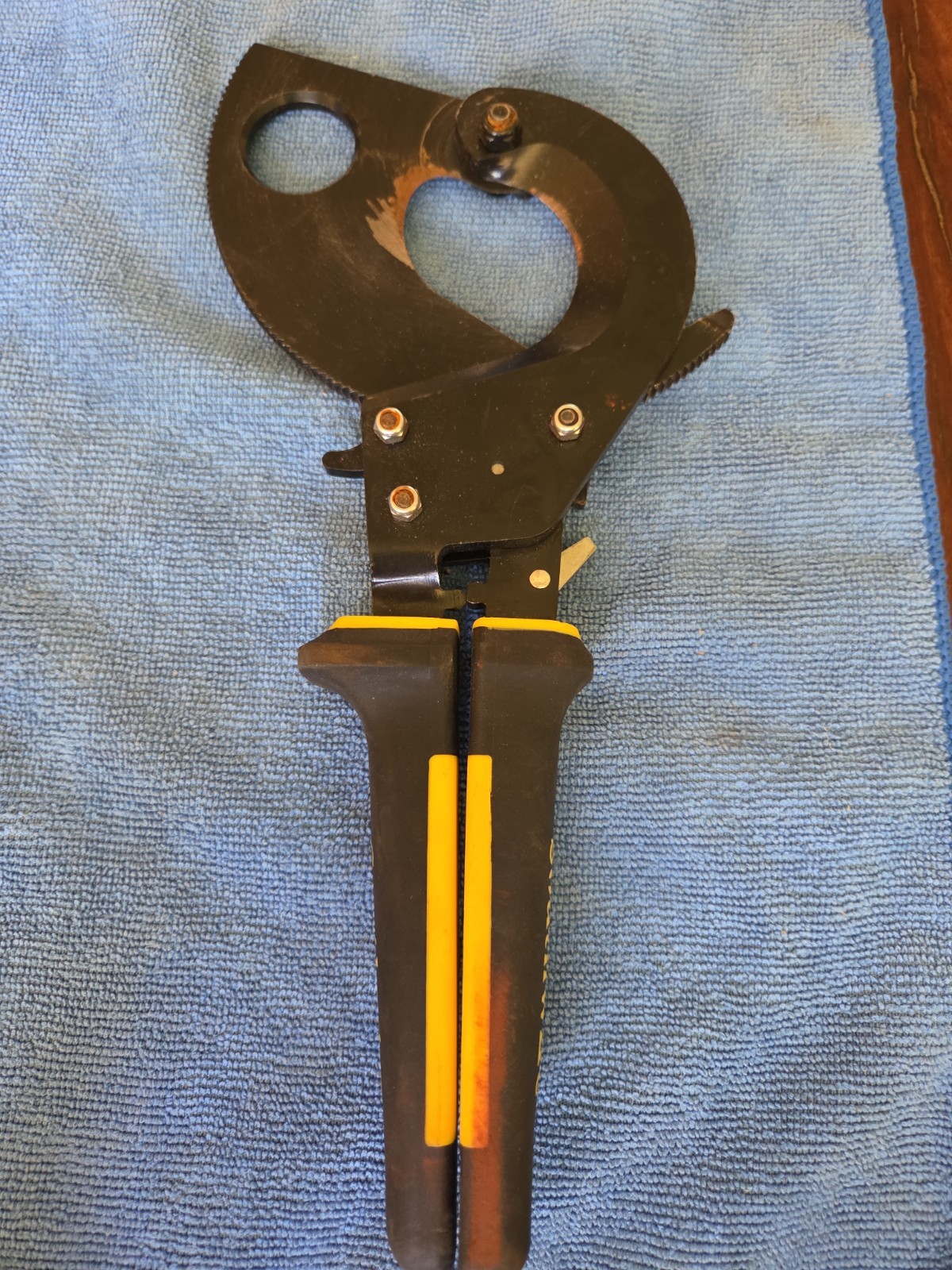 Southwire CCPR400 Heavy Duty Ratcheting Cable Cutters for 750 KCMIL Copper 10…