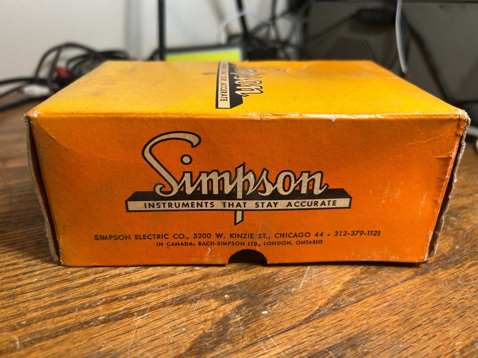 Simpson 377 DC Voltmeter Analog Panel Meter 0-1000V Tested Working w/ Box