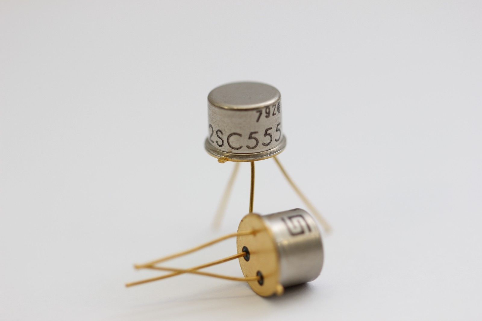 2SC555 GOLD SIGNETCS TRANSISTOR NOS( New Old Stock ) 1PC. C405U5F100614
