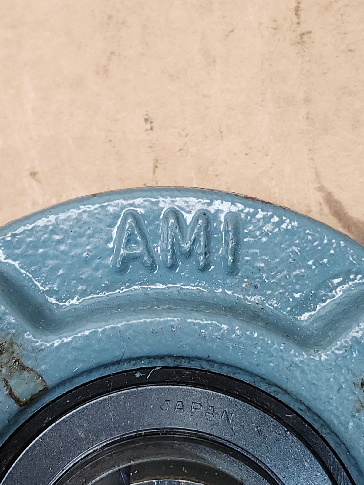 NEW NO BOX AMI Flange-Mount Ball Bearing FCSX06, UE207