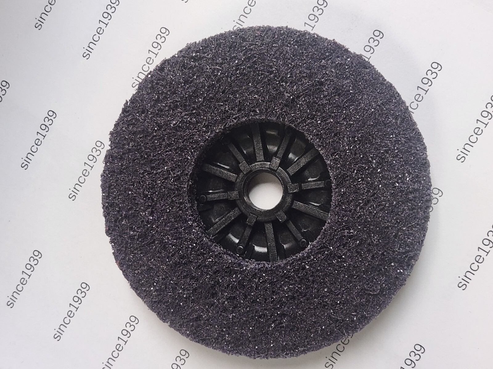 3M Scotch-Brite 29900 Clean and Strip XT Pro Disc, 13,300 RPM, 4-1/2″ x 5/8-11″