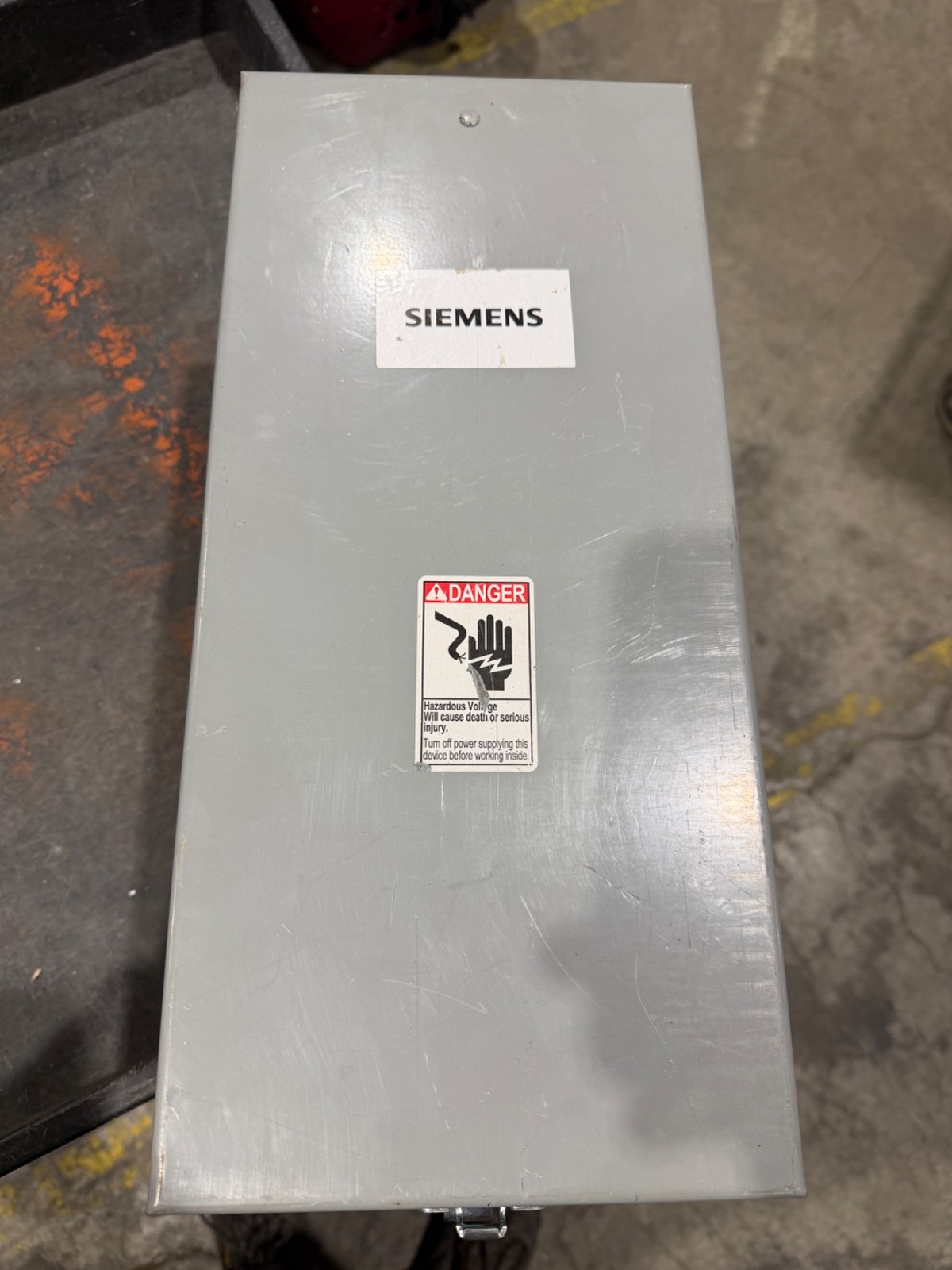 Siemens Ite Circuit Breaker NEMA-1 Enclosure 100 Amp Max 600v e2n3r
