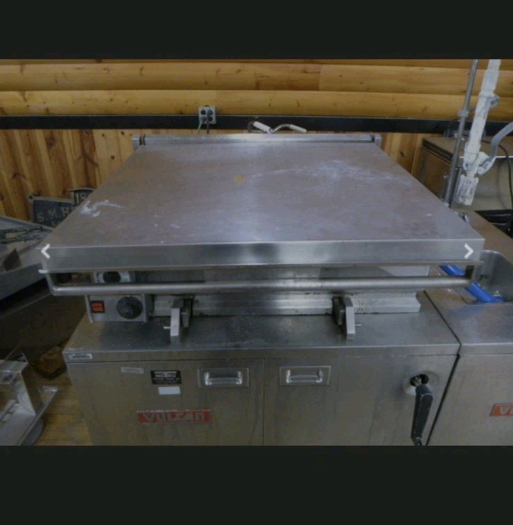 VULCAN G300-1. HAND CRANK TILT SKILLET-OPEN BASE 30 GAL