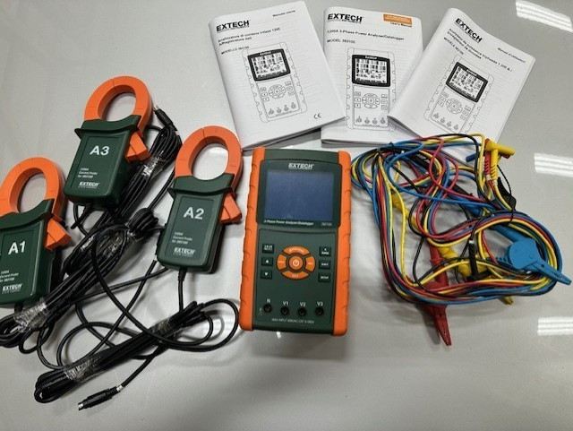 EXTECH Power Analyzer/Datalogger: CAT III 600V, 1,200 A Max AC Current Measured,