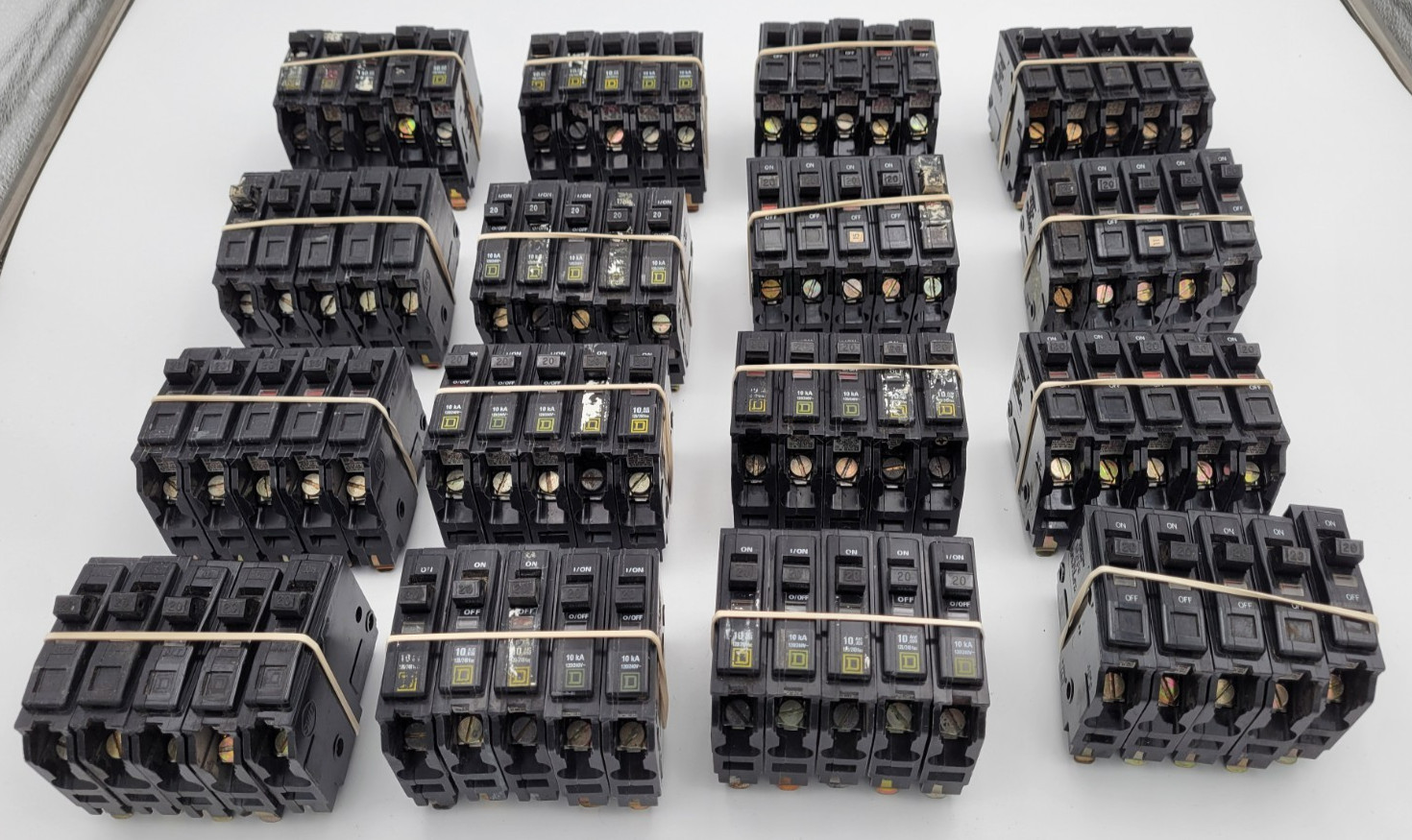 Square D QO120 20 Amp 1-Pole Plug-On 120 V AC Circuit Breaker (Lot of 5) USED