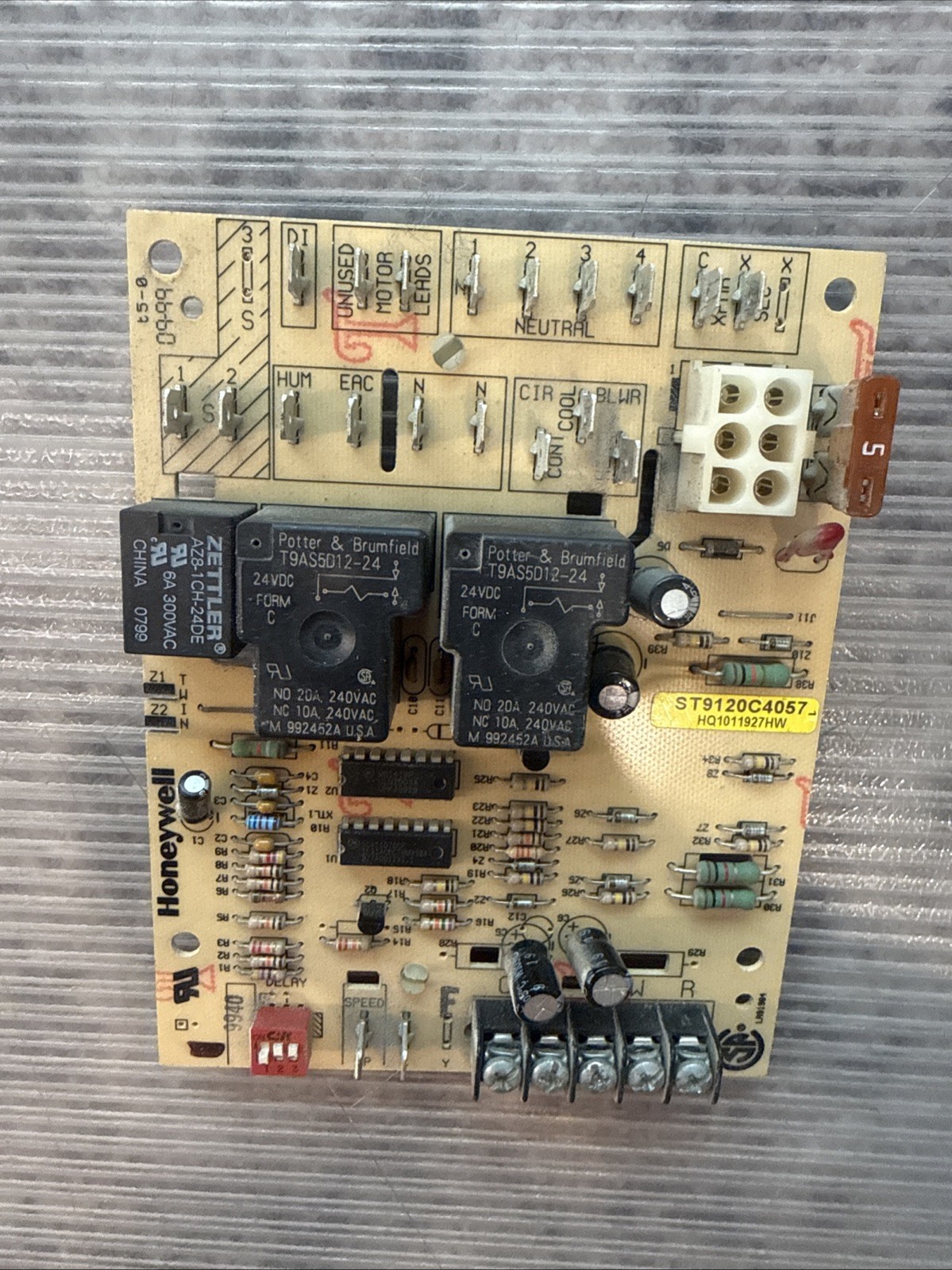 Honeywell HQ1011927HW Furnace Control Circuit Board (ST9120C4057)