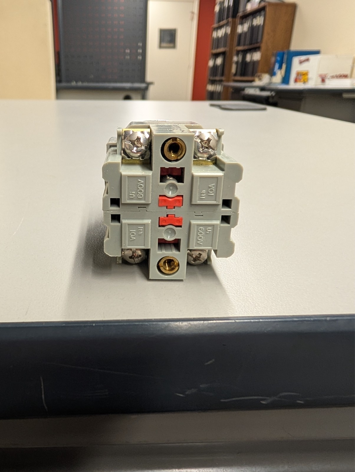 IDEC ASD3302N Selector Switch – 30MM Non-Illuminated