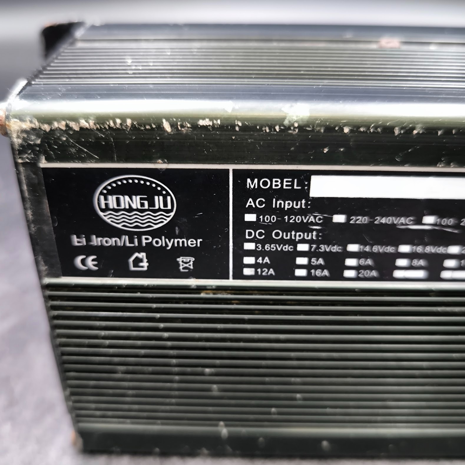 Hong Ju Li-ion/Li-Polymer Smart Charger 29.5V 10A Used Working