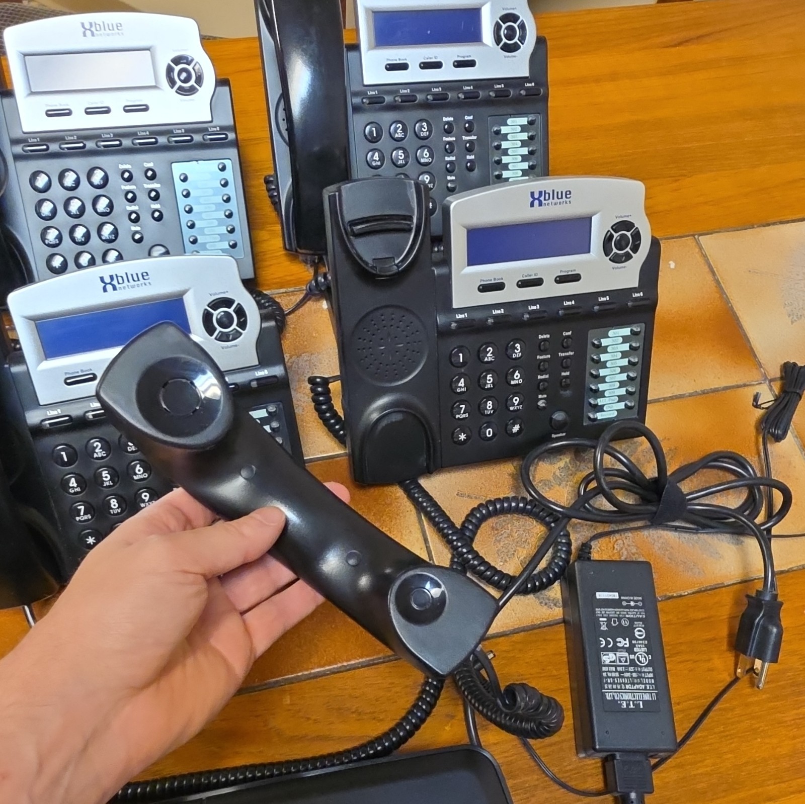 Xblue Networks X16 Hybrid VoIP PBX Phone System w/ 6 Desk Phones, Voicemail