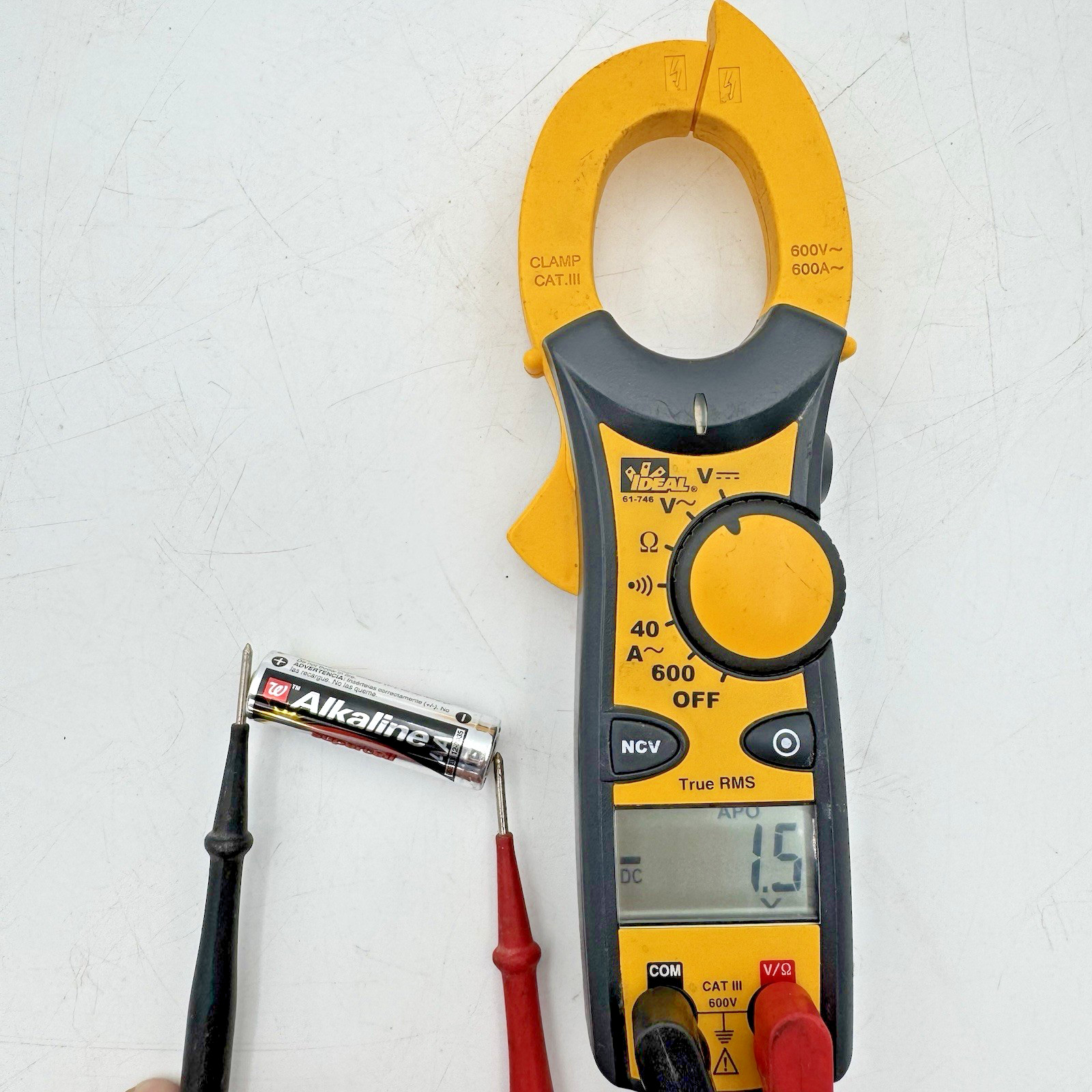 IDEAL 61-746 True RMS Digital Clamp Meter Tested Working w/ Damaged Test Lead