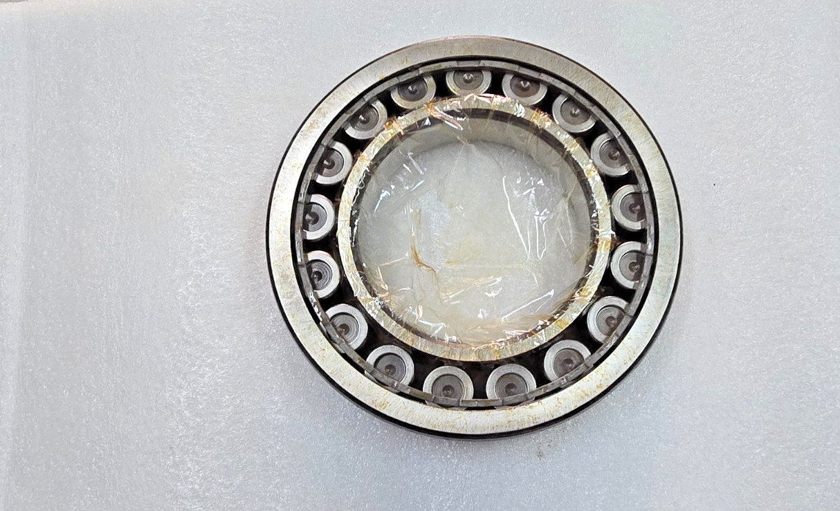 NU220 ECJ Cylindrical Roller Bearing NEW SKF GERMANY NU 220 ECJ 100 x 180 x 34MM