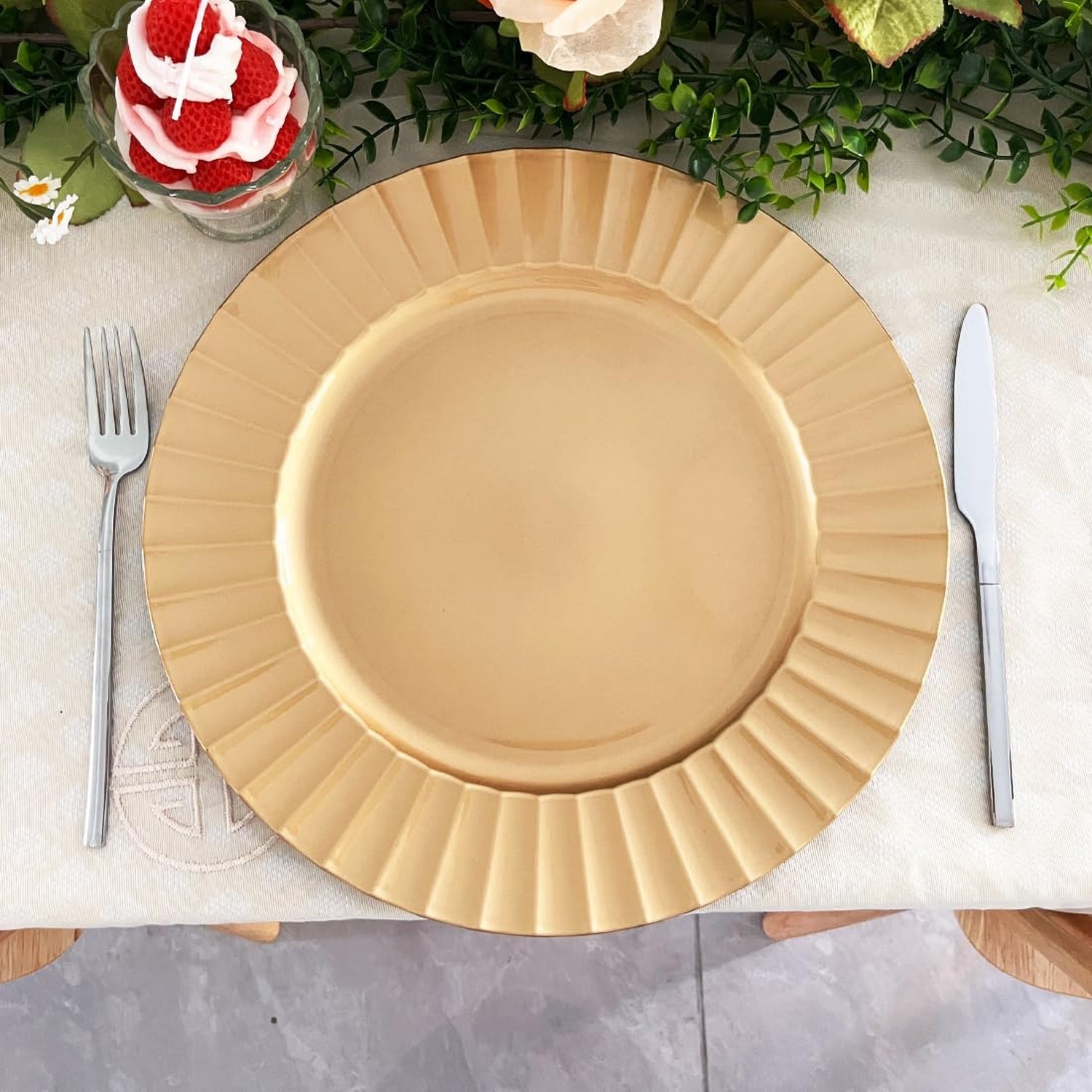 13″ Gold Charger Plates, Round Plate Chargers with Waved Scalloped Rim, Plast…