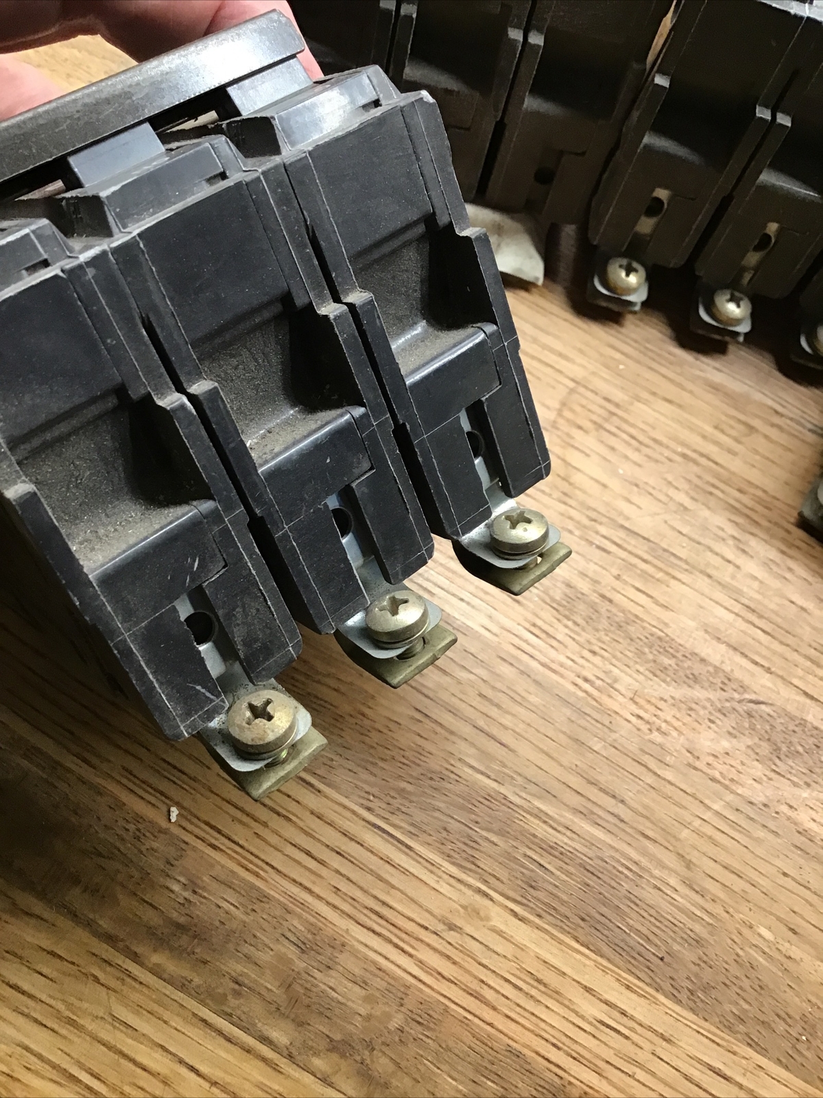 (1) G E 40 AMP 3 POLE CTL COMMON TRIP CIRCUIT BREAKER