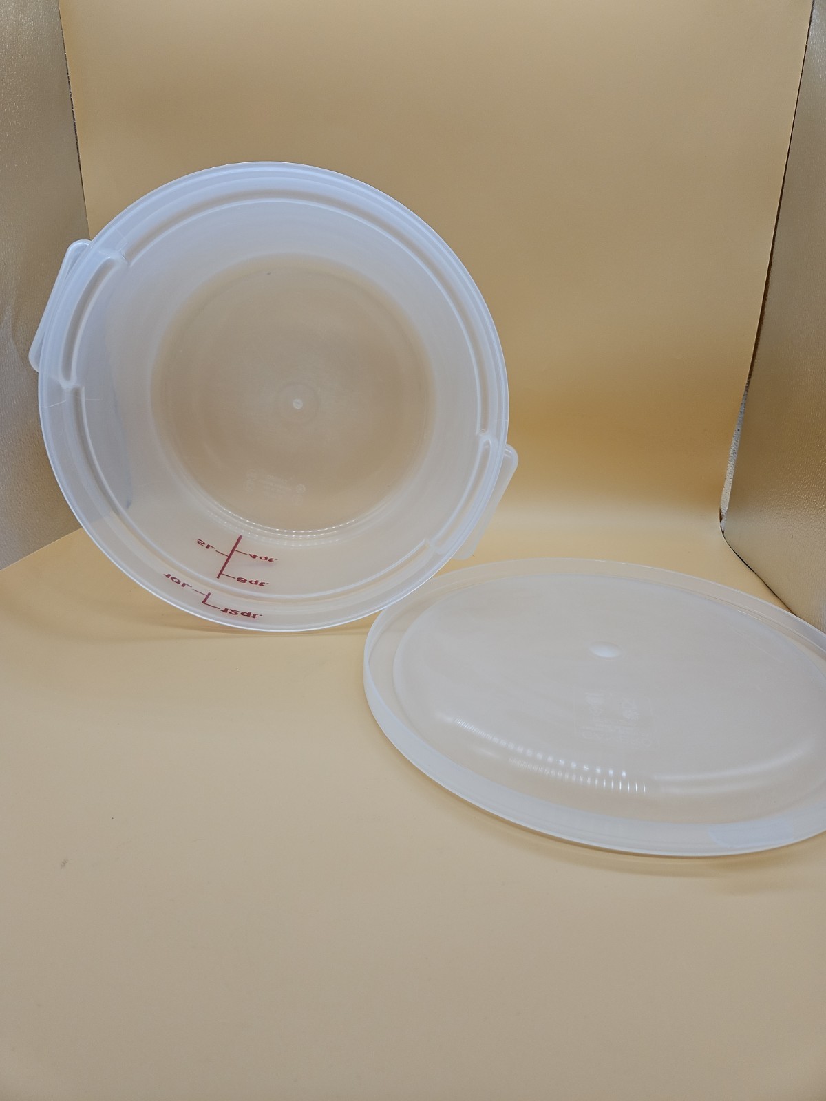 12 qt Cambro Round Food Storage Container Translucent Polypropylene NSF 8” Depth