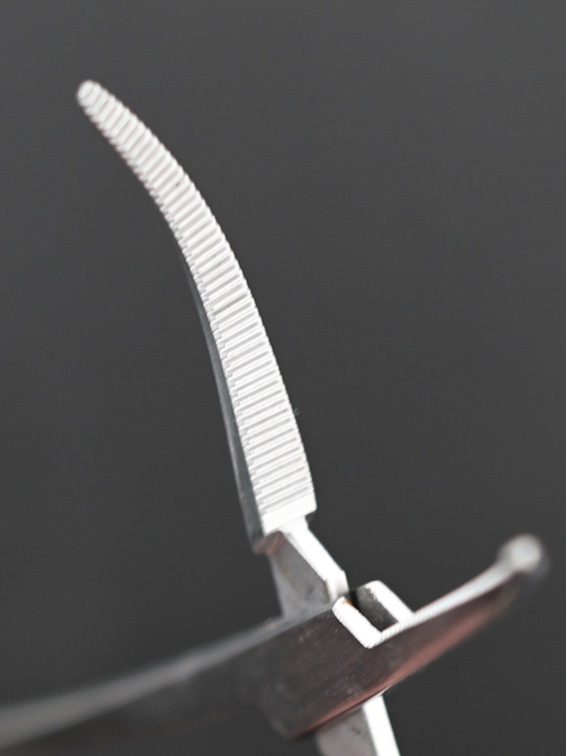 Jarit 106-121 Crile Artery Forceps, Curved, Serrated, 145mm (5.75″)