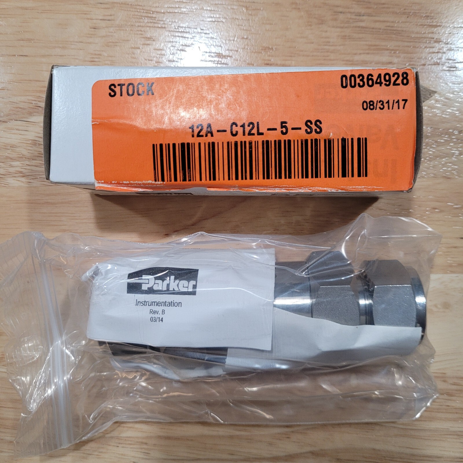 PARKER 12A-C12L-5-SS STAINLESS STEEL CHECK VALVE *NEW IN BOX*
