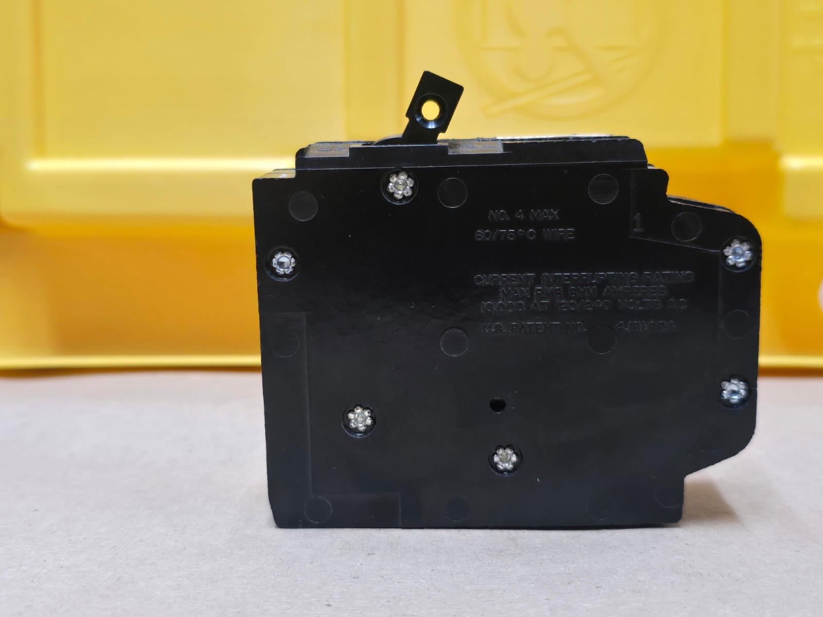 CROUSE HINDS CIRCUIT BREAKERS 20 AMP 2 POLE 120/240 VAC MH220