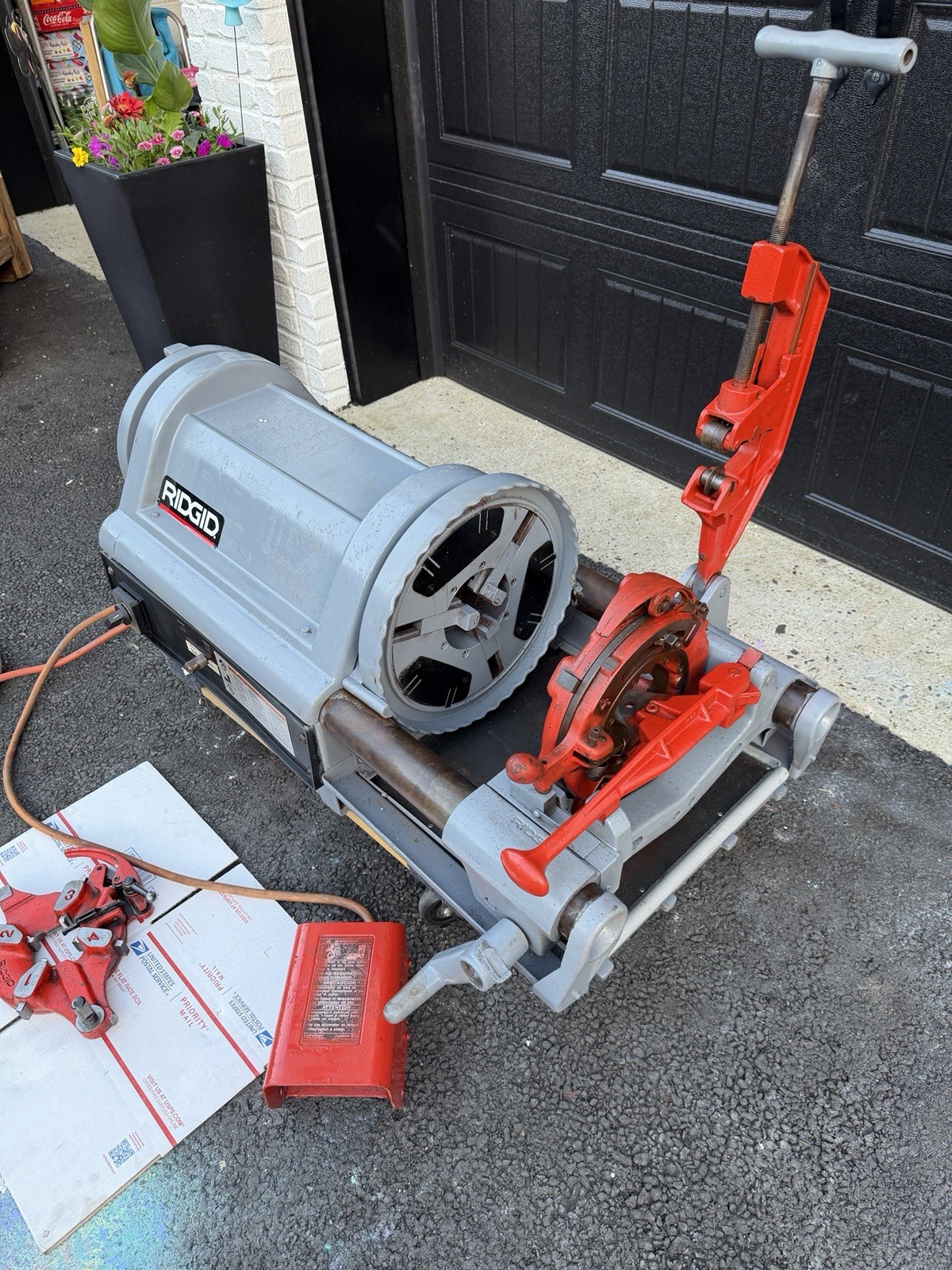 Ridgid 1224 Pipe Threading Machine 1-2 To 4” Pipe Self Oiling Self Opening Great