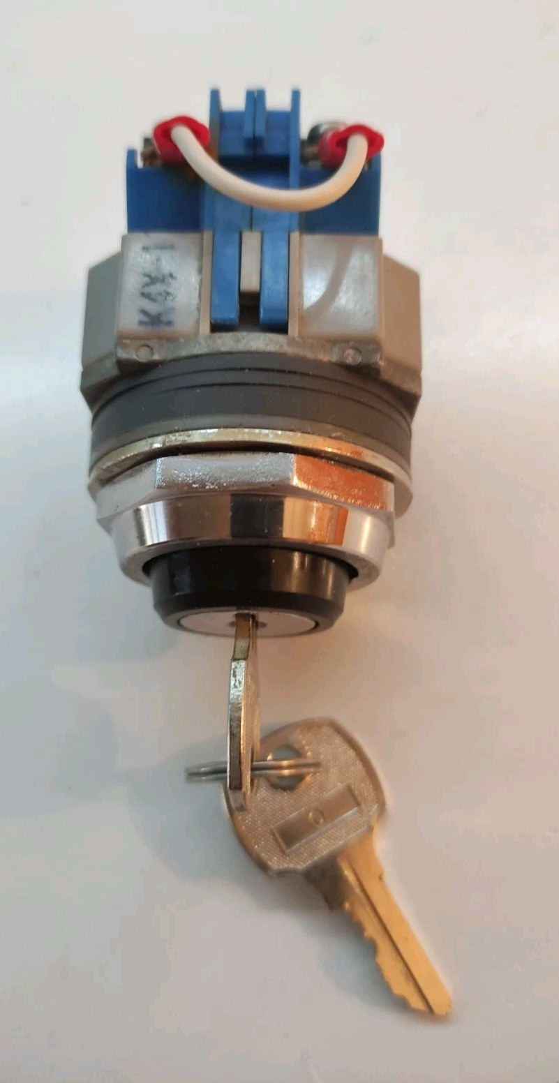 IDEC ASD Keyed Lock Switch, Non- Fixed Left, Non-Fixed Right and Fixed Neutral