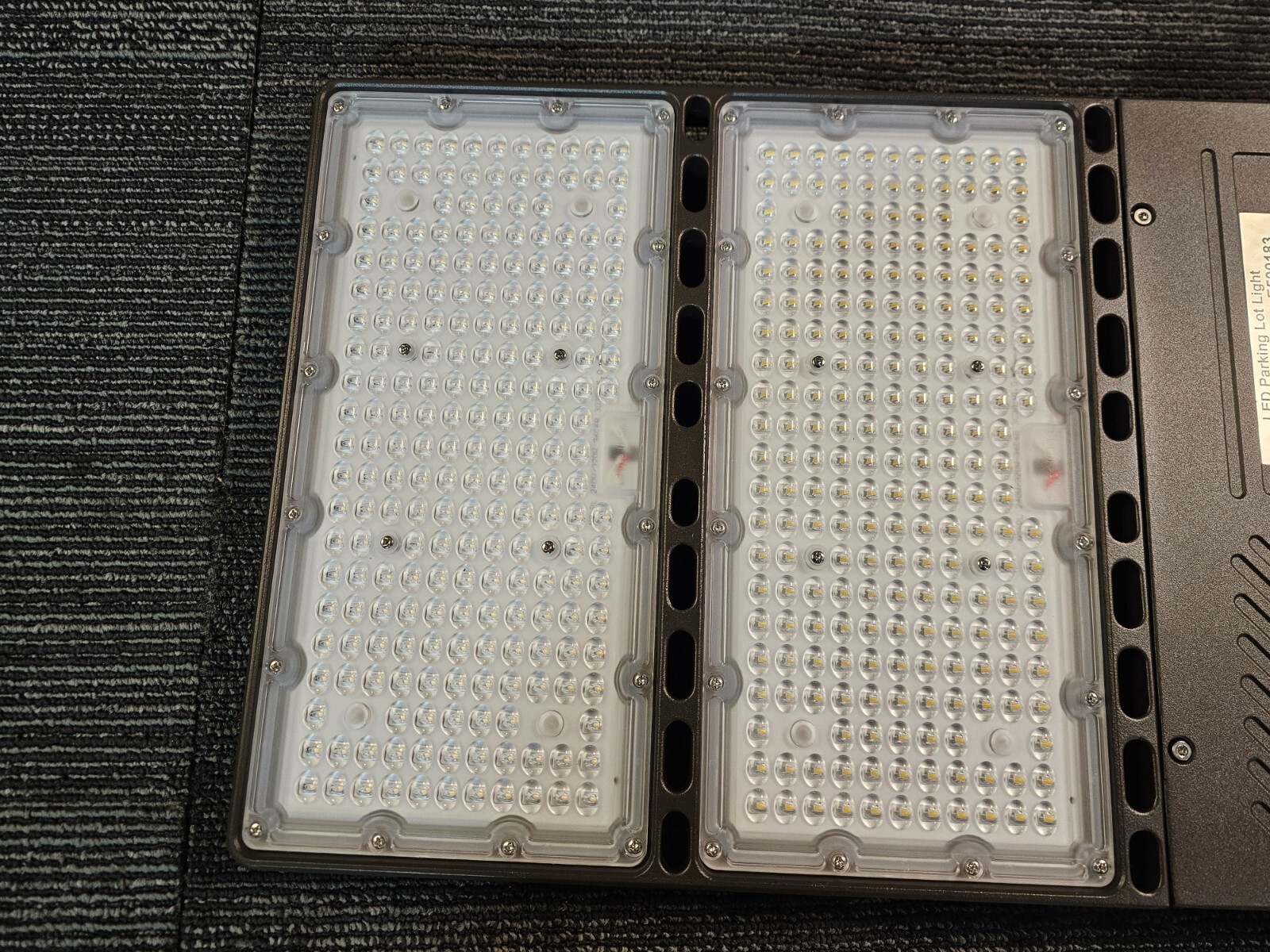 NG-PL-320W LED Parking Lot Light 44800LM 5000K 120-277VAC 5000K+ Photocell