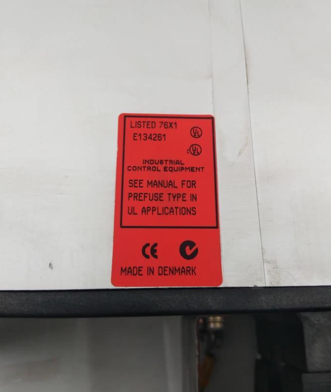 1pc used Danfoss inverter VLT5000 series is LISTED as 76X1