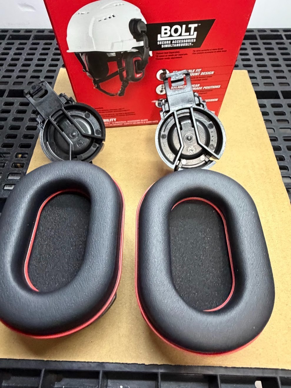 Milwaukee 48-73-3250 BOLT 24dB Earmuffs, Use with Safety Helmets and Hard Hats