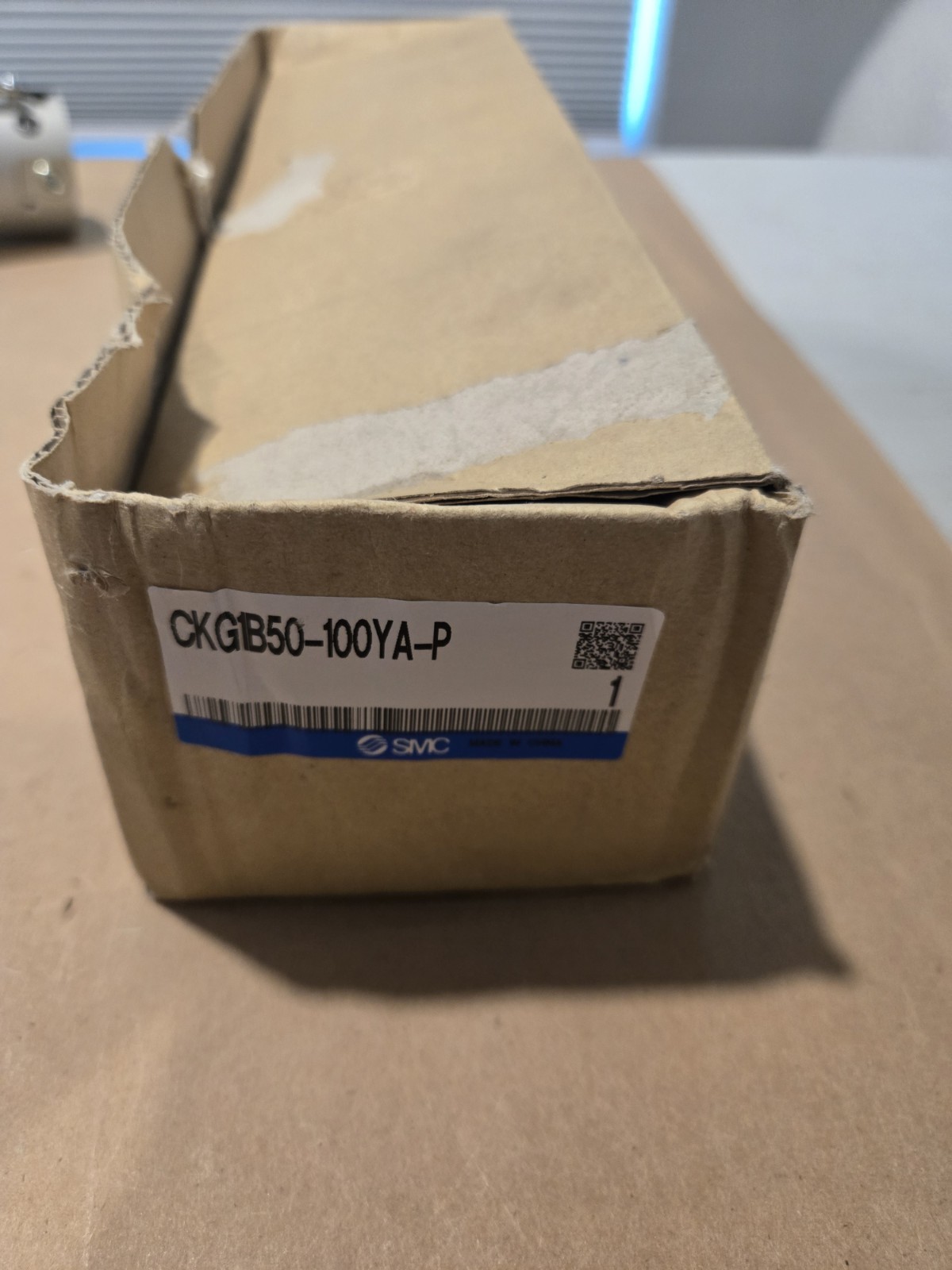 NOS SMC Japan Clamp With Switch Mtg Rod Clamp Cylinder CKG1B50-100YA-P
