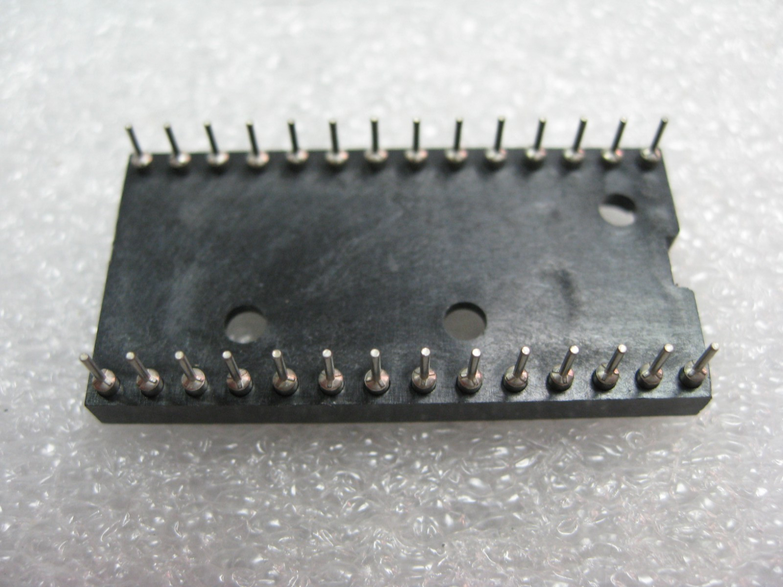 10x Augat 28 Pin IC Socket – .100″ x .600″ Machined Pin w/ Gold Contacts – NOS