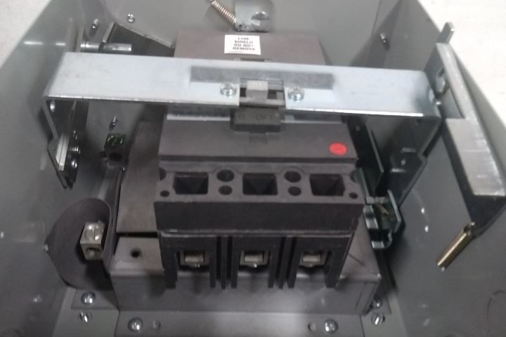 GE SB47ED6G 600VAC 70 Amps 3 Phase 3 Poles Bus Plug