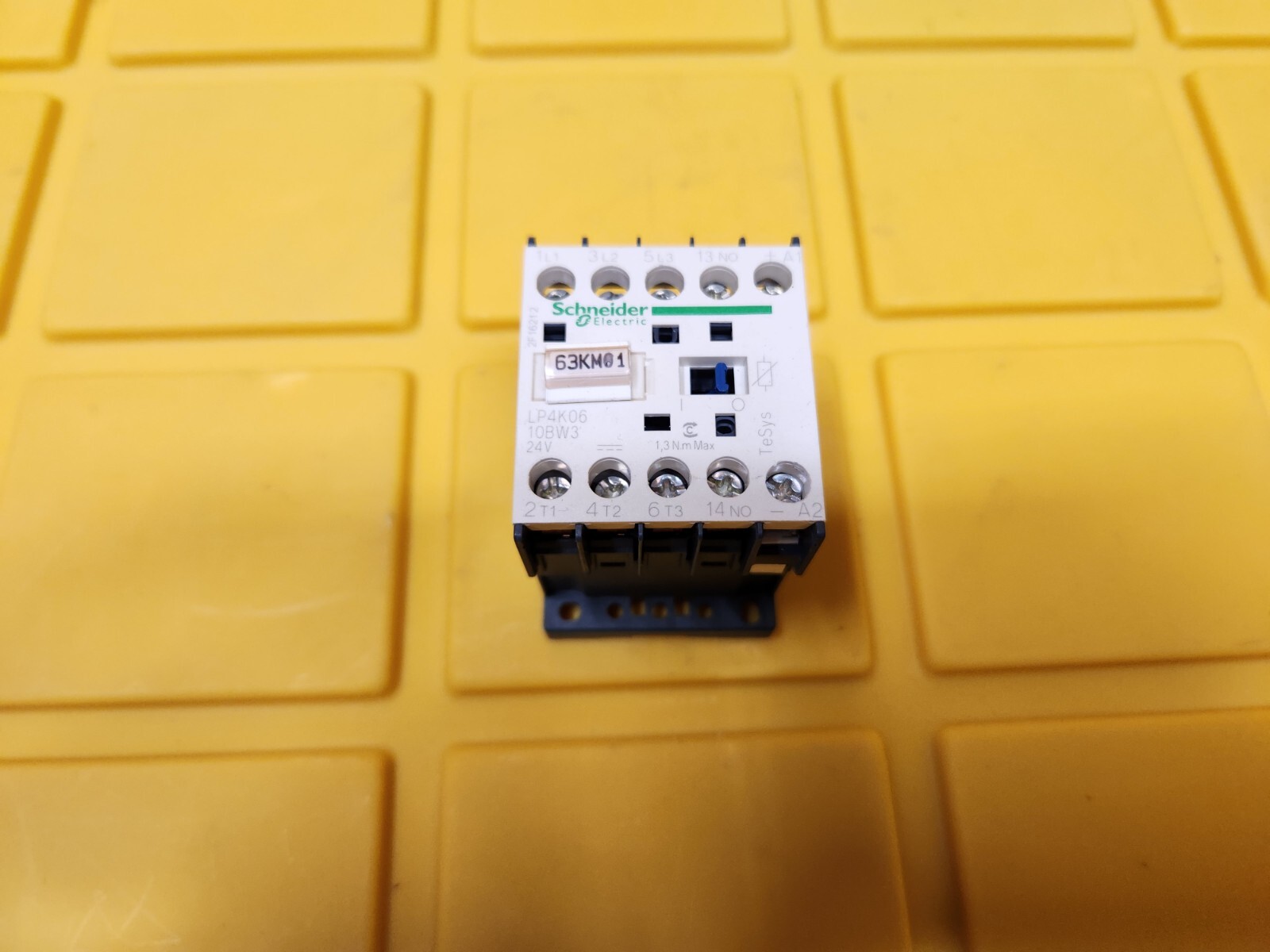 Telemecanique Schneider Electric Contactor LP4K06-10BW3 15A 600V Max 24V Coil