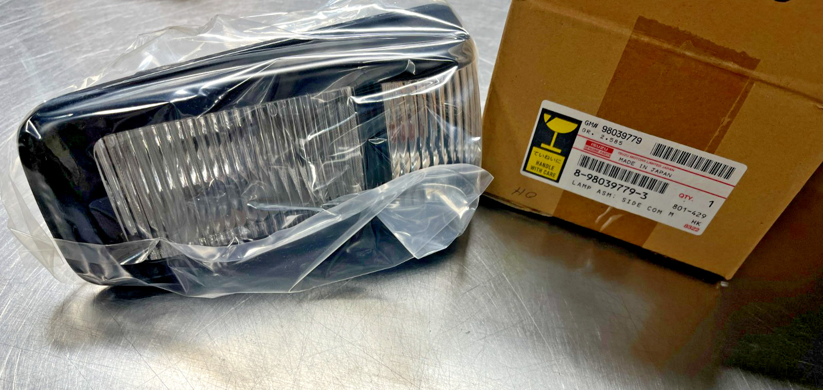 8-98039-779-3 Isuzu OEM GM Drivers Side Marker LAMP 2007-20 NPR Series 98039779