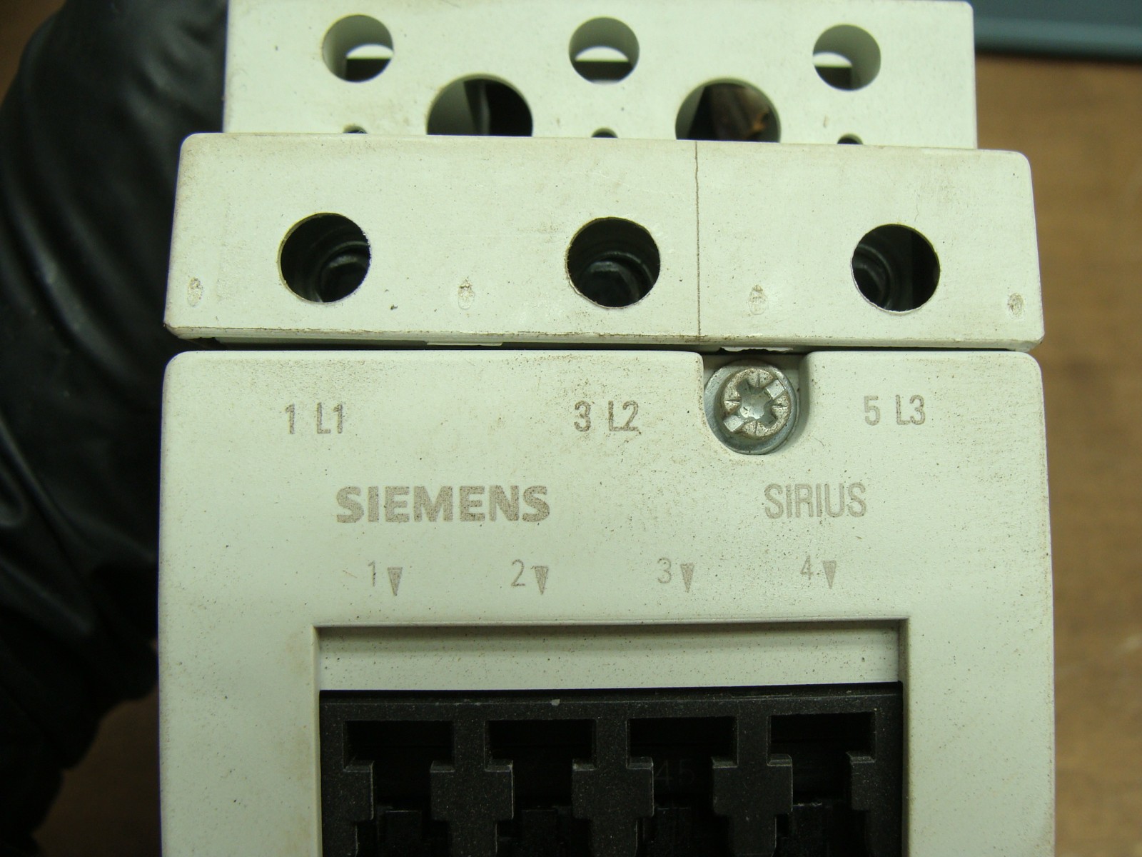 SIEMENS POWER CONTACTOR 3RT1045-3BB40 W/SURGE SUPPRESSOR SIEMENS 3RT1926-1BB00