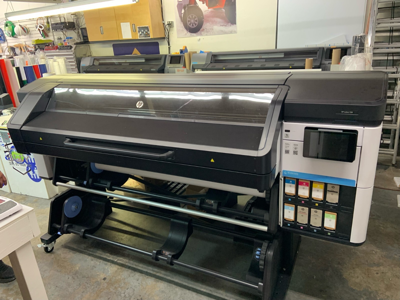 HP Latex 700W 64″ Printer. Still on first ink set. less than 100 cycles