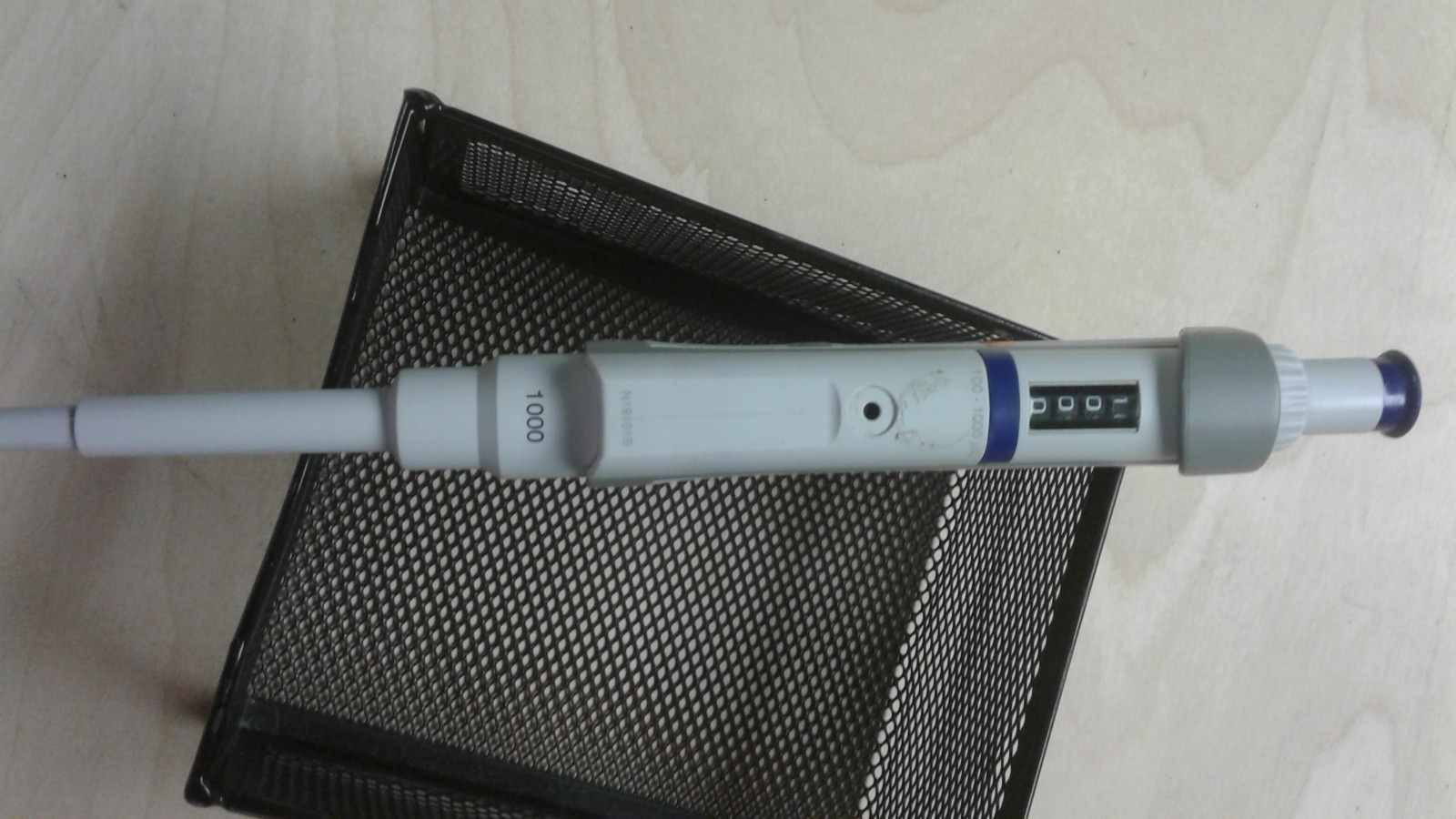 EPPENDORF RESEARCH PLUS ADJUSTABLE PIPETTOR 100ul-1000ul