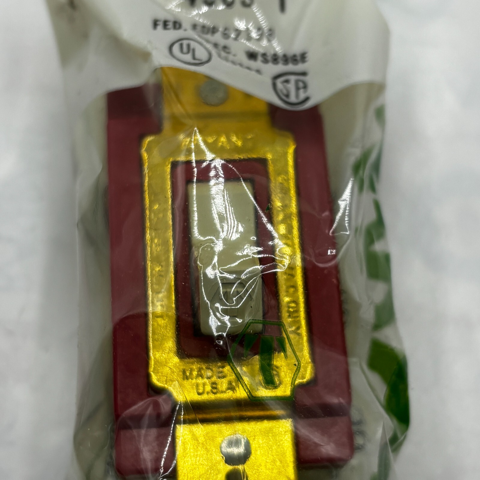 Bryant 4903-I Nylon Toggle Back And Side Wired 20A 120-277VAC BOX OF 10 ⭐