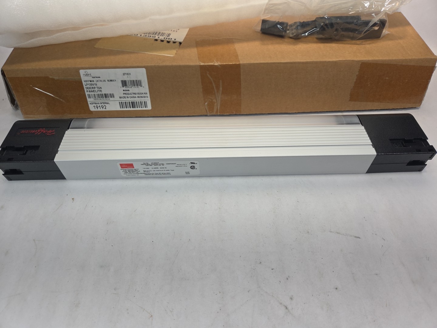 NOS Hoffman LF120V18 Light Fixture Panelite 115V 13A 18”-Long (new)