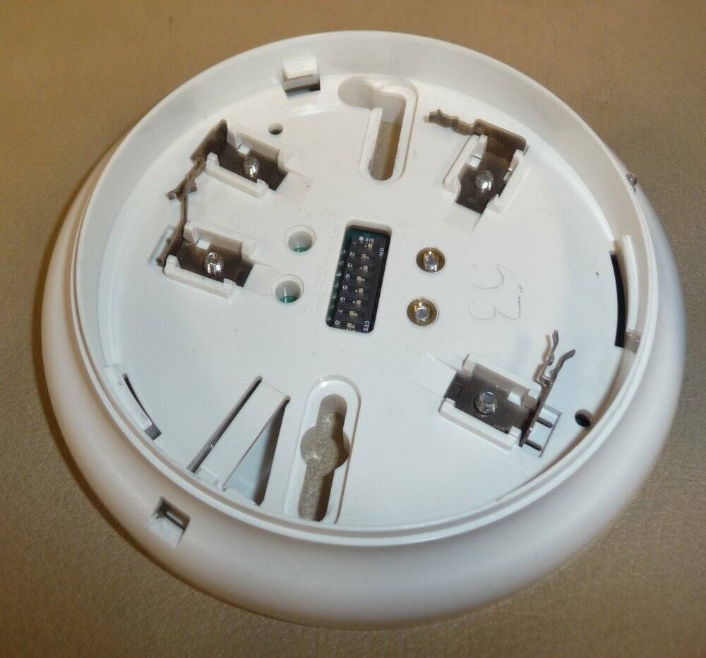Simplex 4098-9714 Fire Alarm Smoke Detector 4098-9792 Base Used