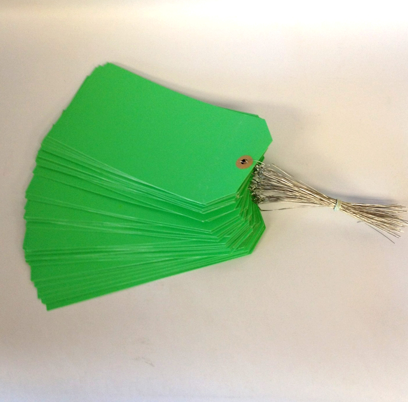 Box of 500 8″ x 4″ Jumbo Shipping Tags GREEN Pre-Wired 13 Pt. G11093D NEW