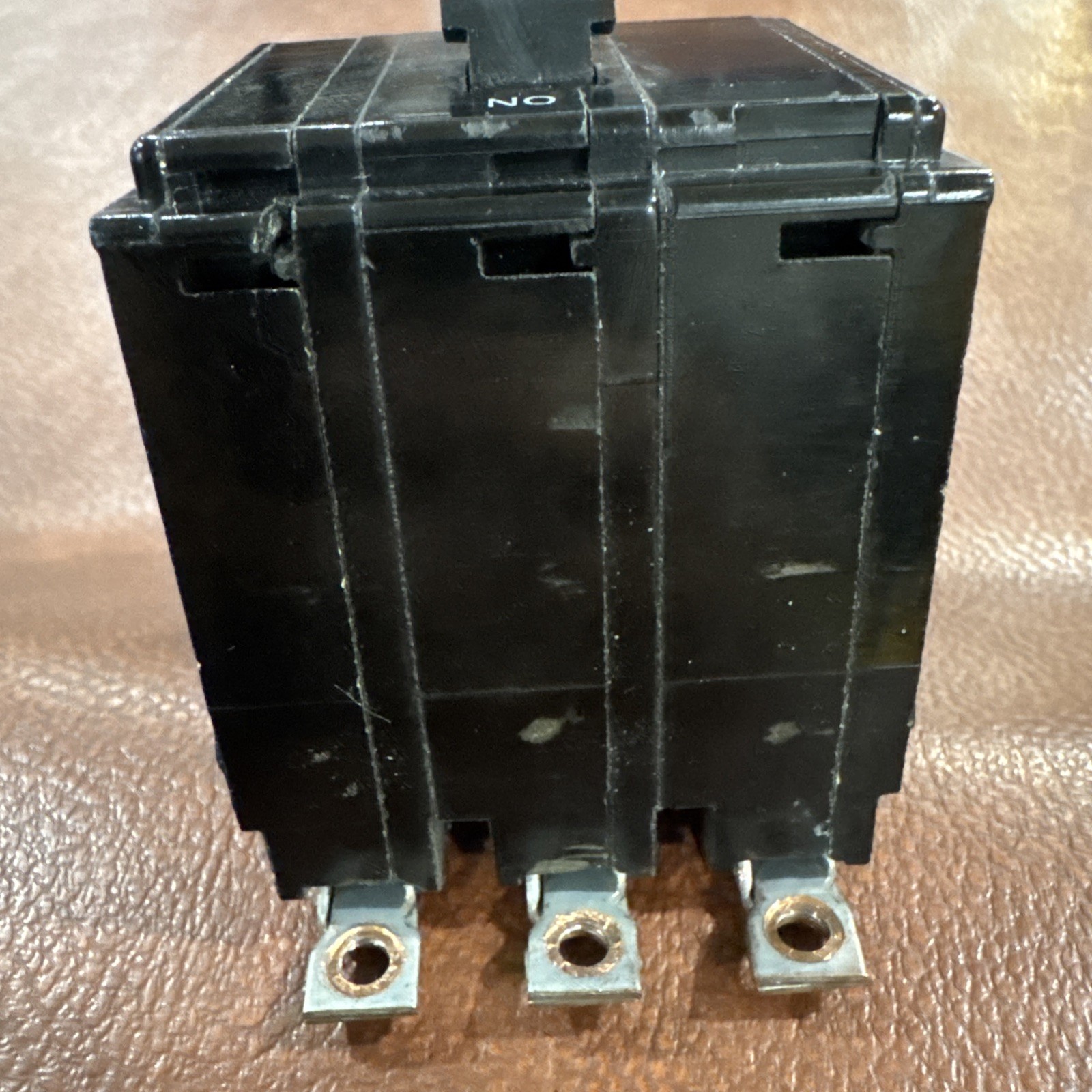 Square D QOB330 30A 3P Miniature Circuit Breaker 30 Amp 3 Pole Bolt On QOB