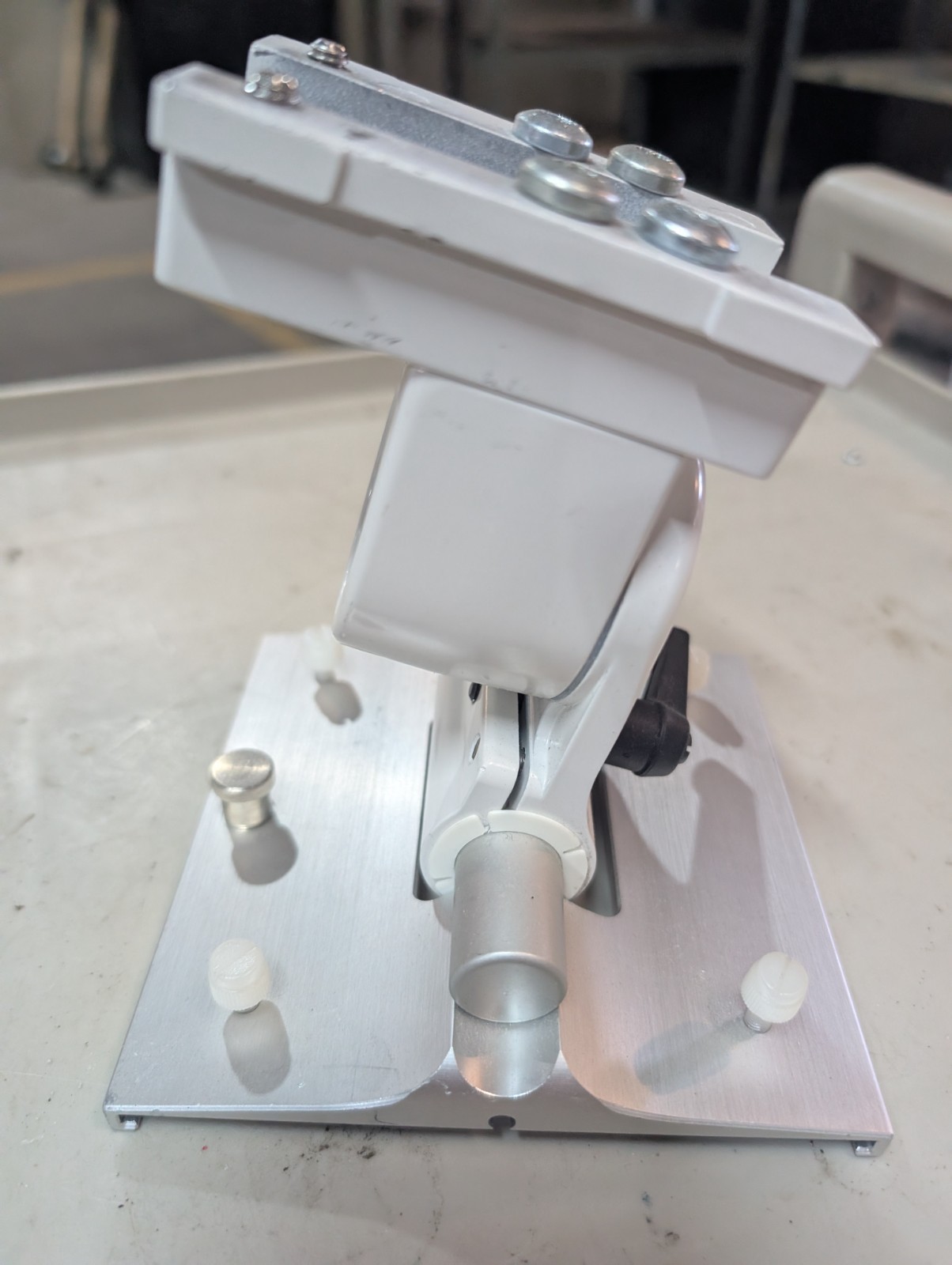 GCX WMM-0001-04 Articulating Wall Mount, max load 30 lbs/14kg, as shown in pics