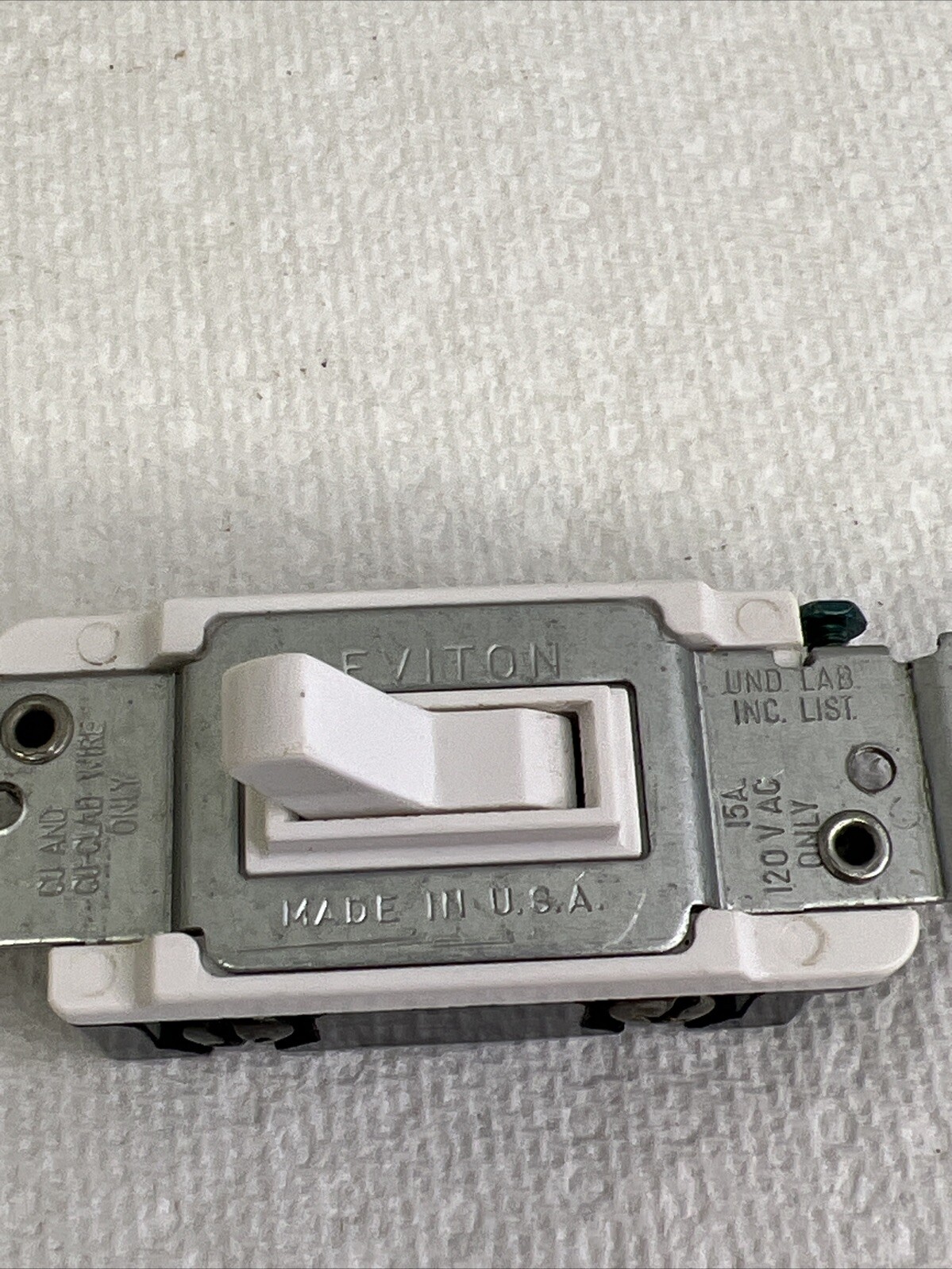 Leviton 1453-2WS 3-Way 15 Amp Quite Toggle Switch with Ground – White