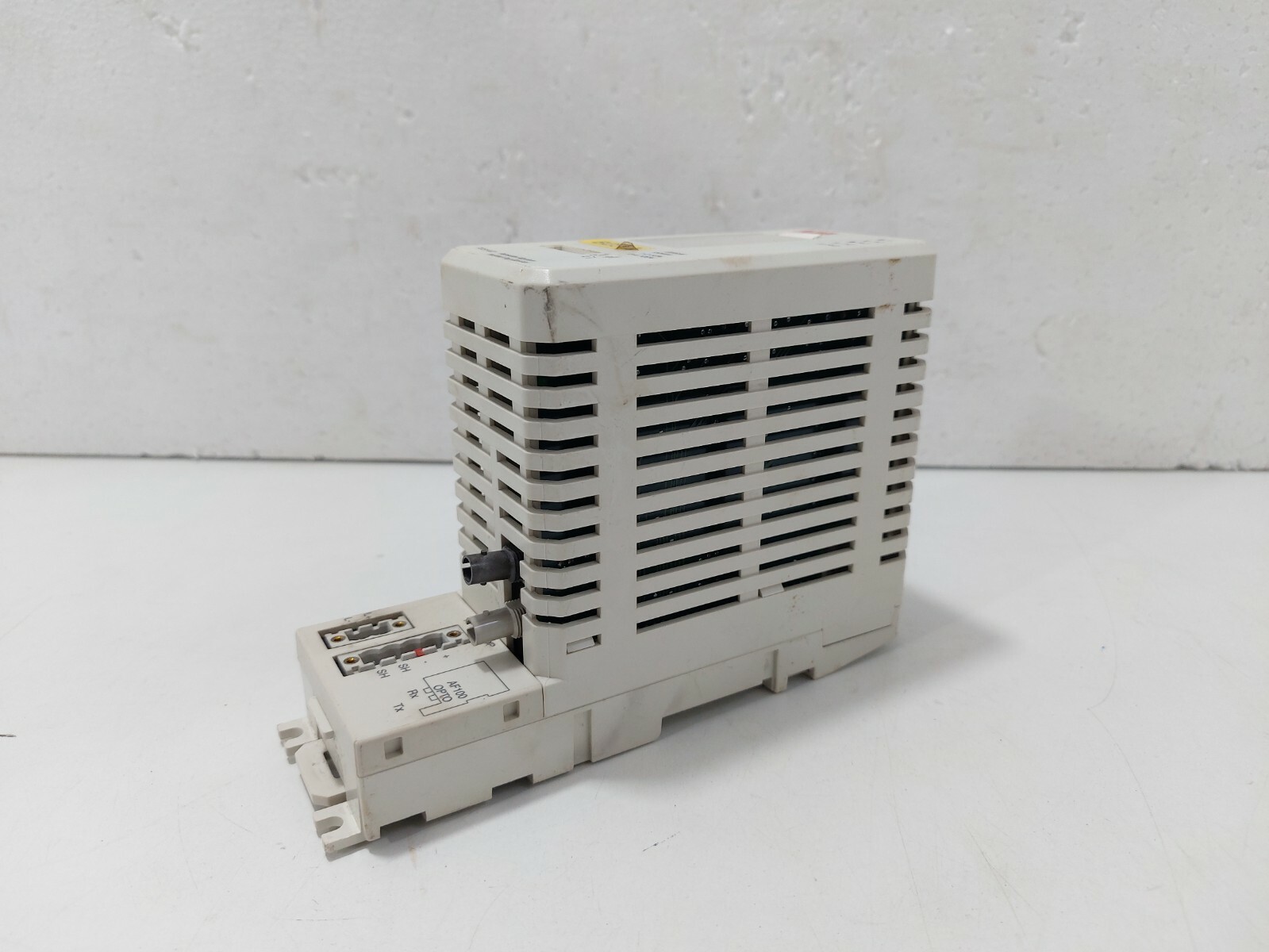 ABB 3BSE013281R1 TC514V2 Repeater Modem Twisted Pair / Optical